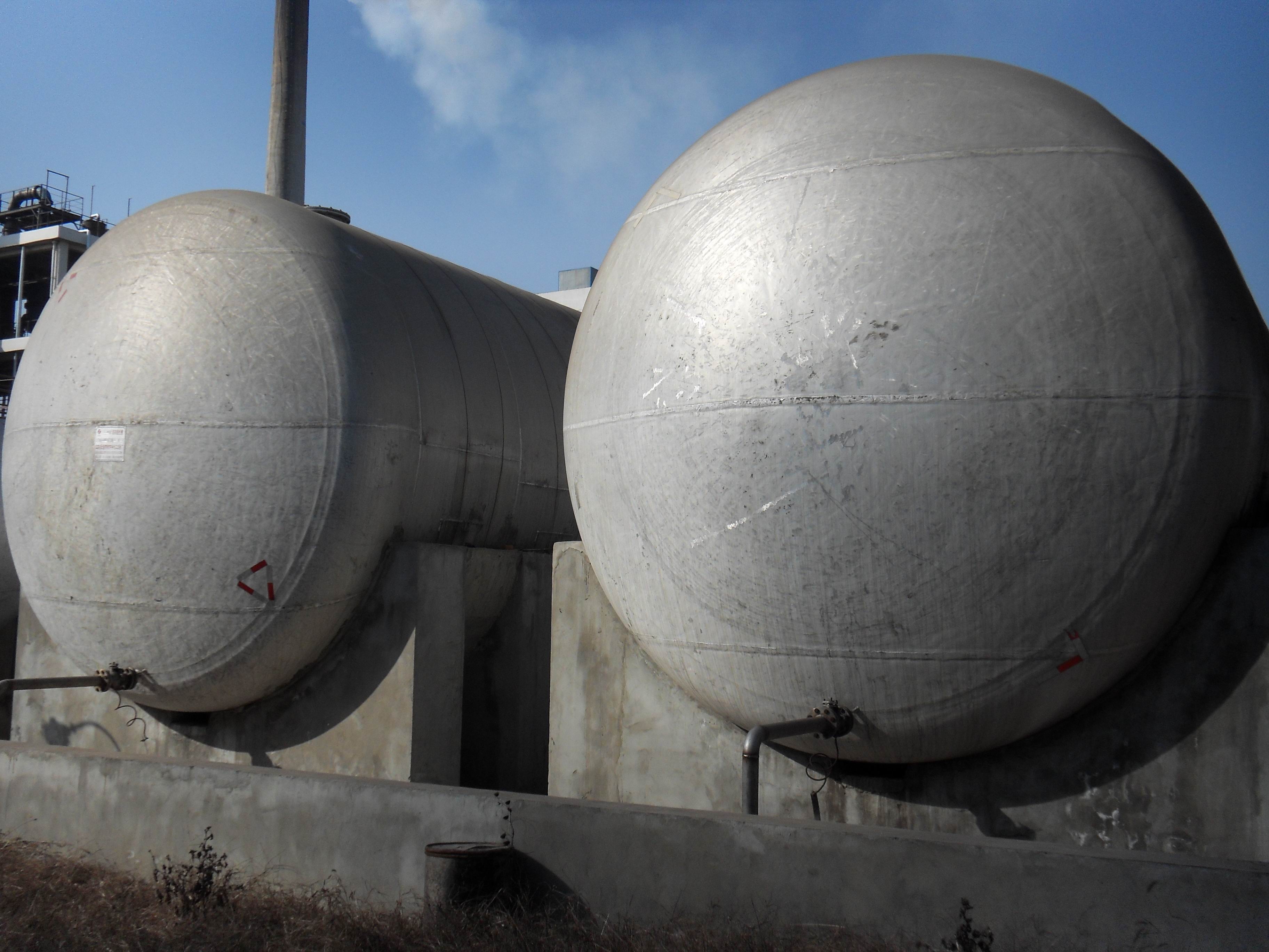 八(ba)一化工360立方硝酸(suan)儲罐