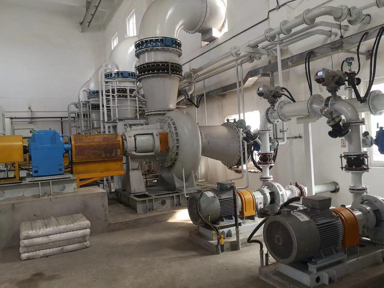 濟甯華源電熱(re)廠安裝脫硫泵