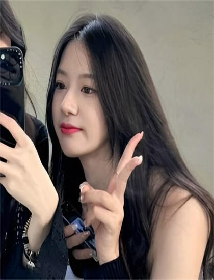 深度影评 文化研究者眼中的轰炸达尔文：尴尬的真相的导演风格与创作特点